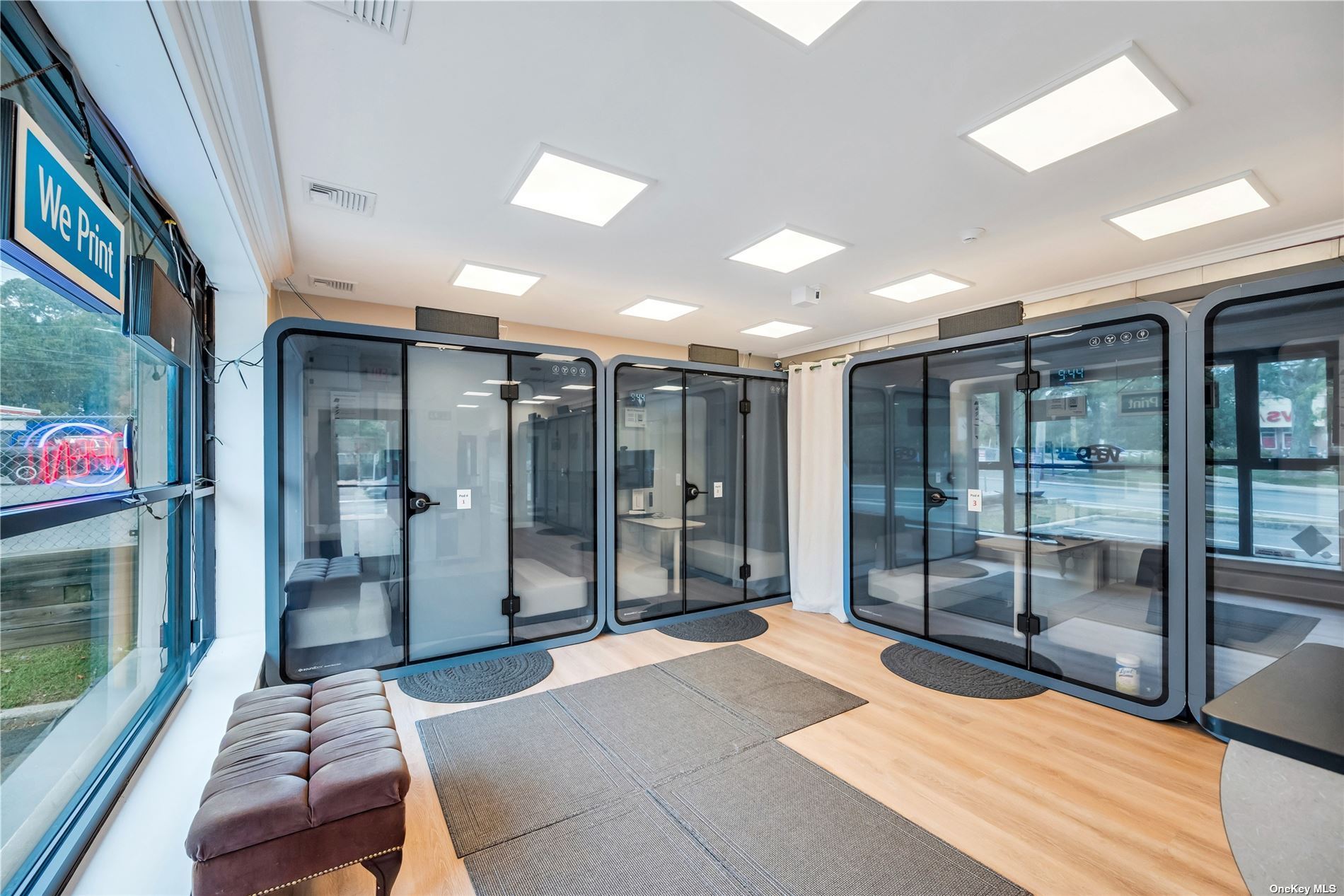 A PodStop pod door